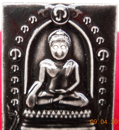 พระพุทธสิหิงค์ มหามงคล "พระบรมธาตุ-หลักเมือง๕๐" กระเบื้องเคลือบสีนิล 3.3x4.3ซ.ม.