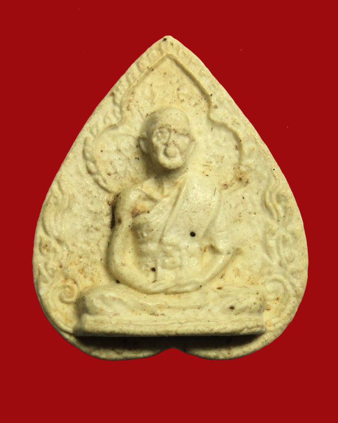 พระผงรูปเหมือนใบโพธิ์ มีเส้นเกศา หลวงปู่สี วัดเขาถ้ำบุญนาค ปี 2519