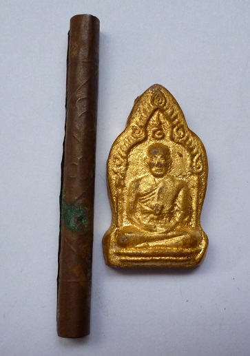 เคาะเดียว 4,000 บาท พระพิมพ์รูปเหมือนนั่งในซุ้ม เจ้าคุณศรี วัดอ่างศิล จ.ชลบุรี พร้อมตระกรุด 1 ดอก