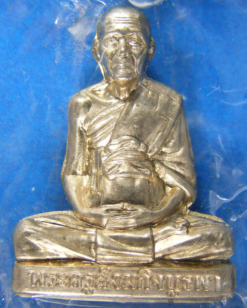 รูปเหมือนปั้มรุ่นแรกหลวงปู่บัว ถามโก วัดศรีบูรพาราม จ.ตราด ปี ๒๕๕๔