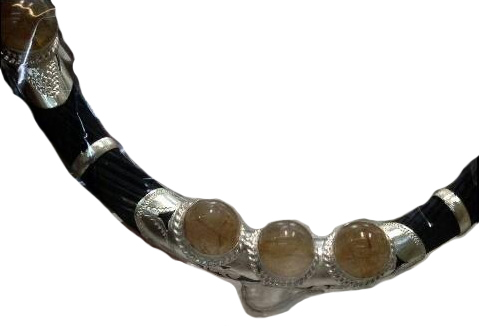 *** มี 1 เส้น *** สร้อยคอขนหางช้าง ประดับด้วย " ไหมทอง " บน ตัวเรือนเงินแท้