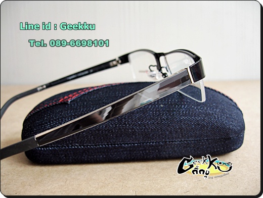 กรอบแว่นตา Tommy ทรงครึ่งกรอบสีดำ ตัวกรอบเป็นโลหะ 