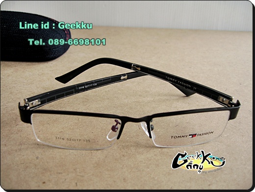 กรอบแว่นตา Tommy ทรงครึ่งกรอบสีดำ ตัวกรอบเป็นโลหะ 