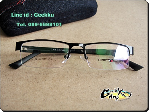 กรอบแว่นตา Tommy ทรงครึ่งกรอบสีดำ ตัวกรอบเป็นโลหะ 