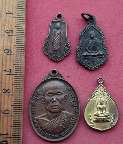 เคาะเดียวแดง เริ่ม 10 บาท กับ เหรียญพระพุทธ พระเกจิ ..AY57