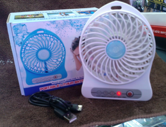 พัดลมพกพา ชาร์ตไฟได้ คลายร้อนกันไปค่ะ