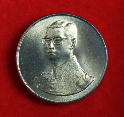 เหรียญในหลวง ที่ระลึกเดินการกุศลเทิดพระเกียรติ ปี 2527 ยกกระ สอบ 100 เหรียญ(ยังไม่ได้แกะกระสอบ)