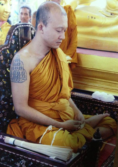 เหรียญรูปเหมือนหลวงพ่อชำนาญ วัดบางกุฏีทอง หล่อตะกั่วถ้ำชา เสกไตรมาส ๒๕๔๘