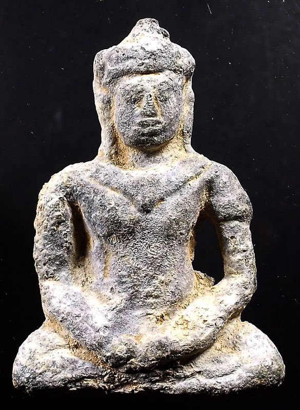 พระร่วงนั่ง กรุคอกควาย เนื้อตะกั่วสนิมแดง จังหวัดชัยภูมิ