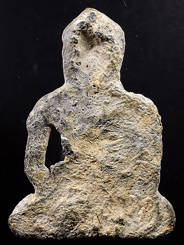 พระร่วงนั่ง กรุคอกควาย เนื้อตะกั่วสนิมแดง จังหวัดชัยภูมิ