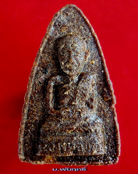 พระพิมพ์รูปเหมือนเนื้อผงผสมว่าน หลวงพ่อแช่ม วัดฉลอง จ.ภูเก็ต จัดสร้าง ปี พ.ศ.๒๕๑๑