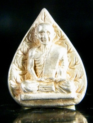 (เคาะเดียว) เหรียญหล่อใบโพธิ์ เนื้อเงิน เสาร์5 ปี 2537