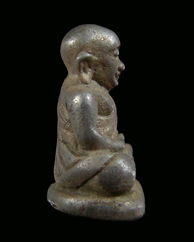 หลวงพ่อเงิน พิมพ์แป๊ะยิ้ม