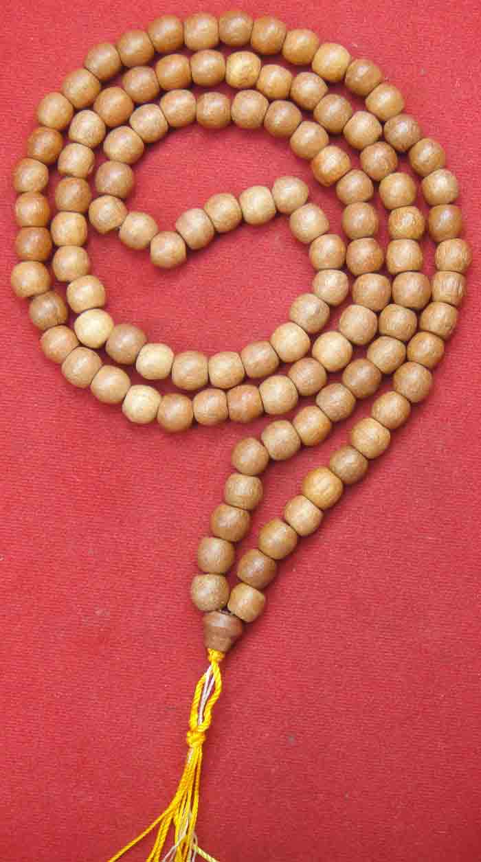 สร้อยประคำที่ทำจากไม้มงคล 108 เม็ด ขนาด 9 ม.ม. ความยาว 32 นิ้ว