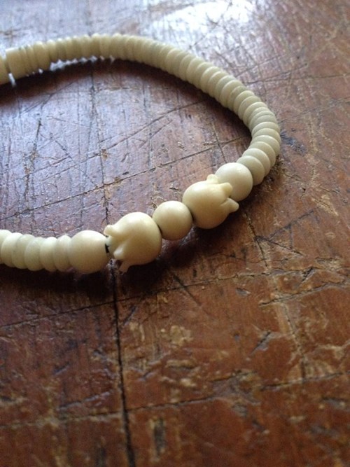 สร้อยข้อมือกระดูกแกะ