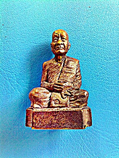 พระกริ่งรูปเหมือนหัวหลิม หลวงตาบุญหนา ธัมมทินโน รุ่นเจริญพร 81 ปี 2555 พิเศษ มีจารใต้ฐาน (เคาะเดียว)