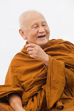 เหรียญ ลต.บุญหนา ธัมมทินโน ทองฝาบาตร รุ่น ที่ระลึกอายุ ครบ 81 ปี ติดเกศา จีวร มีจาร หายาก (เคาะเดียว