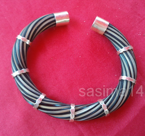 กำไลขนหางช้าง  หุ้มด้วยเงินแท้ 92.5%