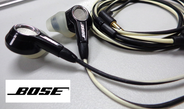 	หูฟัง BOSE ครับ ,เสียงตัวนี้คือหนานุ่มมากๆ มีมวลเบสอุ่นๆกระจายอยู่ทั่วทั้งเนื้อเสียง เสียงร้องเสียง