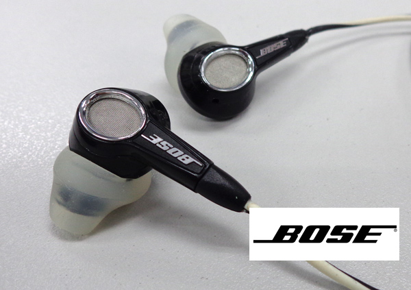 	หูฟัง BOSE ครับ ,เสียงตัวนี้คือหนานุ่มมากๆ มีมวลเบสอุ่นๆกระจายอยู่ทั่วทั้งเนื้อเสียง เสียงร้องเสียง