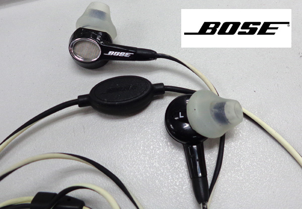 	หูฟัง BOSE ครับ ,เสียงตัวนี้คือหนานุ่มมากๆ มีมวลเบสอุ่นๆกระจายอยู่ทั่วทั้งเนื้อเสียง เสียงร้องเสียง