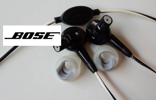 	หูฟัง BOSE ครับ ,เสียงตัวนี้คือหนานุ่มมากๆ มีมวลเบสอุ่นๆกระจายอยู่ทั่วทั้งเนื้อเสียง เสียงร้องเสียง