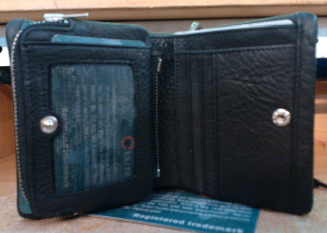 กระเป๋าสตางค์ หนัง fifteen sixteen สีดำ มีสายคล้องกับเข็มขัด หรือกระเป๋าได้