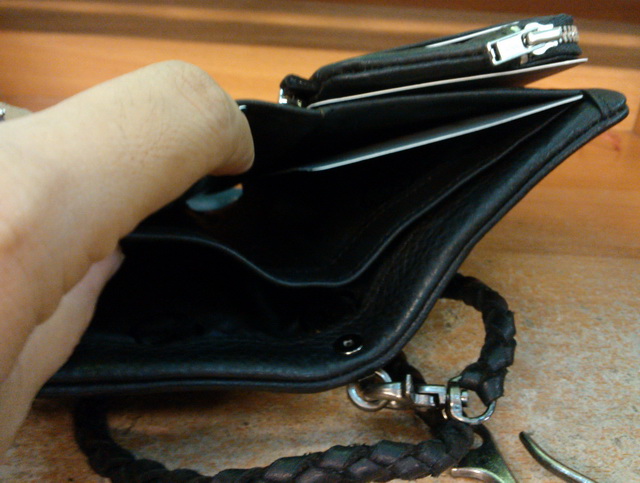 กระเป๋าสตางค์ หนัง fifteen sixteen สีดำ มีสายคล้องกับเข็มขัด หรือกระเป๋าได้