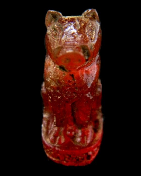 หมูรุ่น 3 เนื้อเรซิ่น ( สีแดง ) พระอาจารย์สมคิด นนทิโย วัดบึงตาต้า จ.ระยอง 