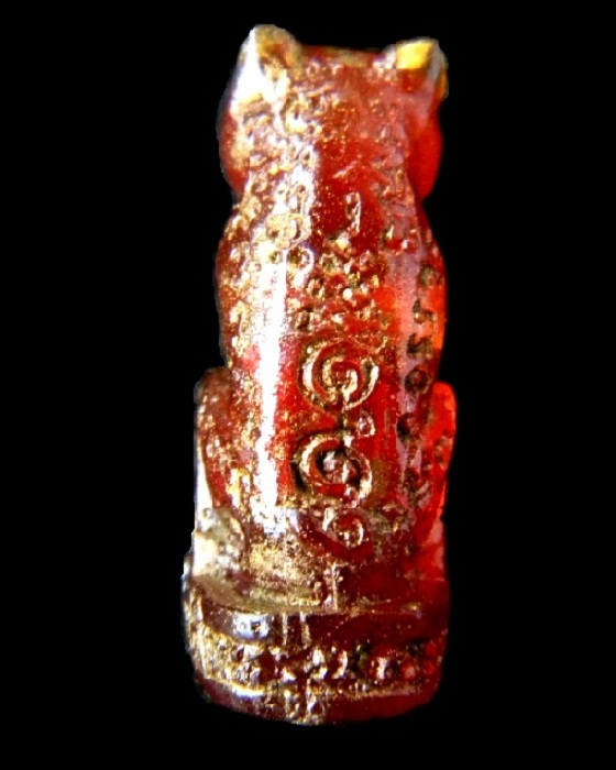 หมูรุ่น 3 เนื้อเรซิ่น ( สีแดง ) พระอาจารย์สมคิด นนทิโย วัดบึงตาต้า จ.ระยอง 