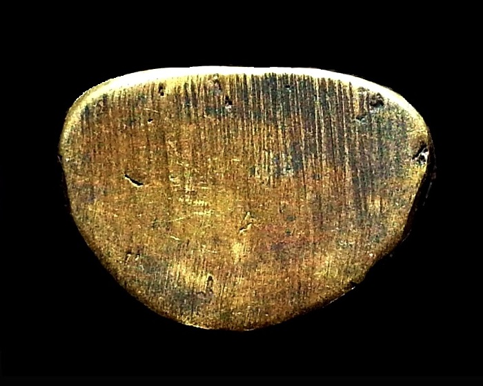 รูปเหมือนหล่อโบราณ พ่อท่านคล้าย " พิมพ์หลังคู้ " ( กริ่งดังกังวาล ) พระหล่อเต็มมีคราบน้ำทอง รอยตะไบ