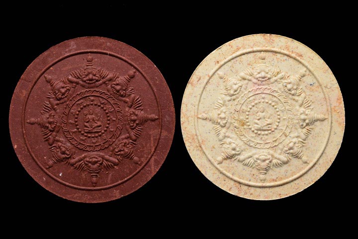 จตุคามรามเทพ ผงสุริยันจันทรา รุ่น 2 มาพร้อมกล่องเดิม 2 องค์