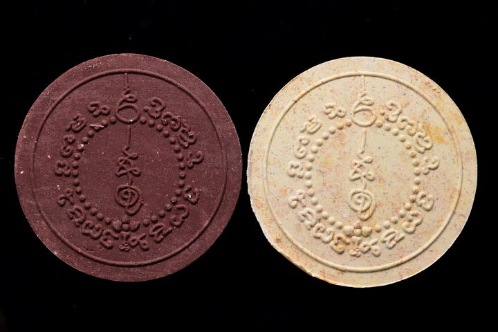 จตุคามรามเทพ ผงสุริยันจันทรา รุ่น 2 มาพร้อมกล่องเดิม 2 องค์