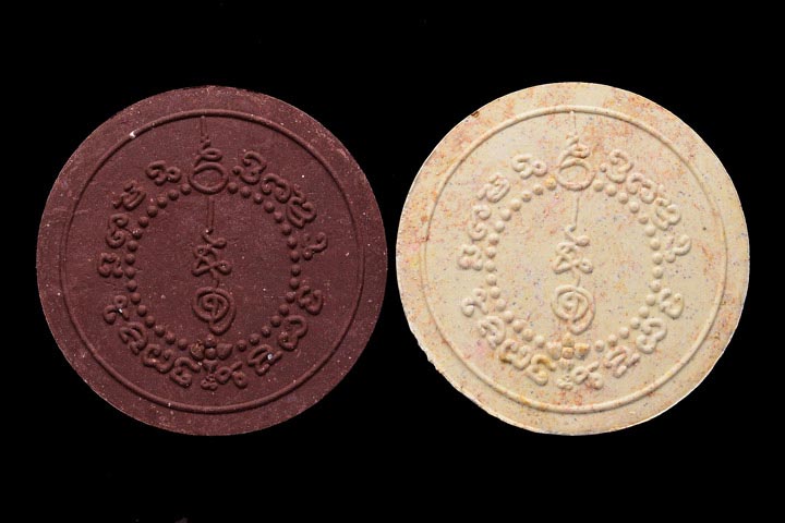 จตุคามรามเทพ ผงสุริยันจันทรา รุ่น 2 มาพร้อมกล่องเดิม 2 องค์