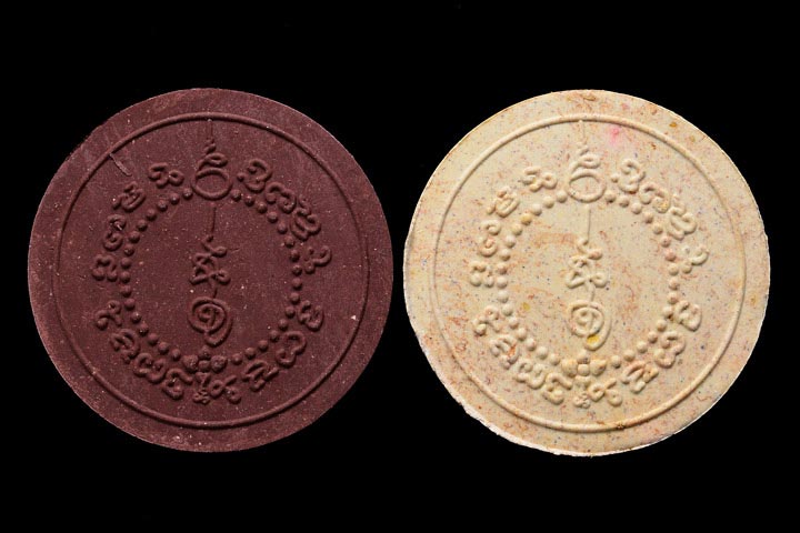 จตุคามรามเทพ ผงสุริยันจันทรา รุ่น 2 มาพร้อมกล่องเดิม 2 องค์