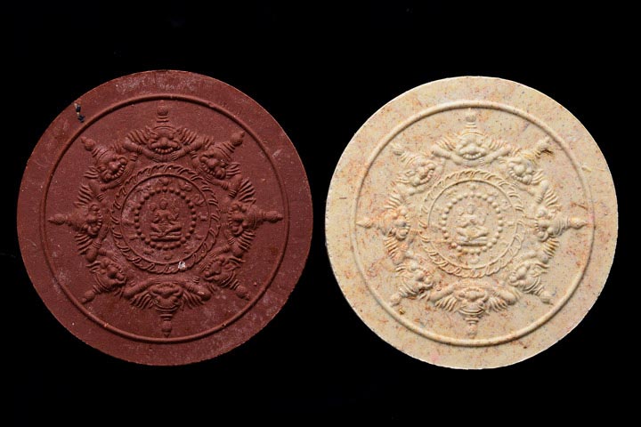 จตุคามรามเทพ ผงสุริยันจันทรา รุ่น 2 มาพร้อมกล่องเดิม 2 องค์