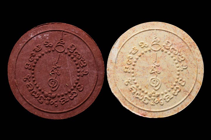 จตุคามรามเทพ ผงสุริยันจันทรา รุ่น 2 มาพร้อมกล่องเดิม 2 องค์