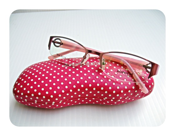 AOPOESS...........ทรงกรอบครึ่งสีชมพู  