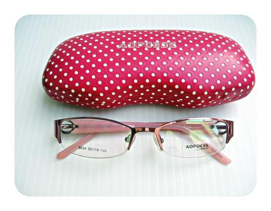 AOPOESS...........ทรงกรอบครึ่งสีชมพู  