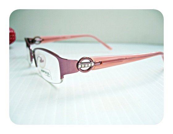 AOPOESS...........ทรงกรอบครึ่งสีชมพู  