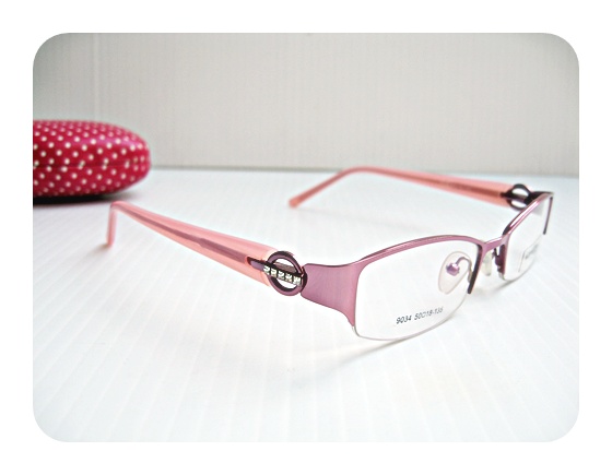 AOPOESS...........ทรงกรอบครึ่งสีชมพู  