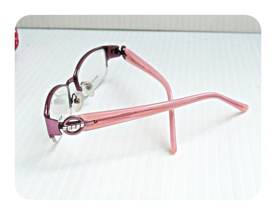 AOPOESS...........ทรงกรอบครึ่งสีชมพู  