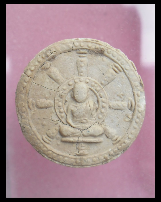 >> เคาะเดียว << พระผงธรรมจักร หลวงพ่อเชื้อ ปี 2517 (สวยองค์ 1)