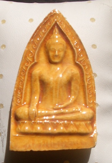 พระเนื้อดินกระเบื้องเคลือบแล็กเกอร์ ปี 2505 พิมพ์กลาง0เหลี่ยม หลวงพ่อขอม วัดไผ่โรงวัว จ.สุพรรณบุรี 8