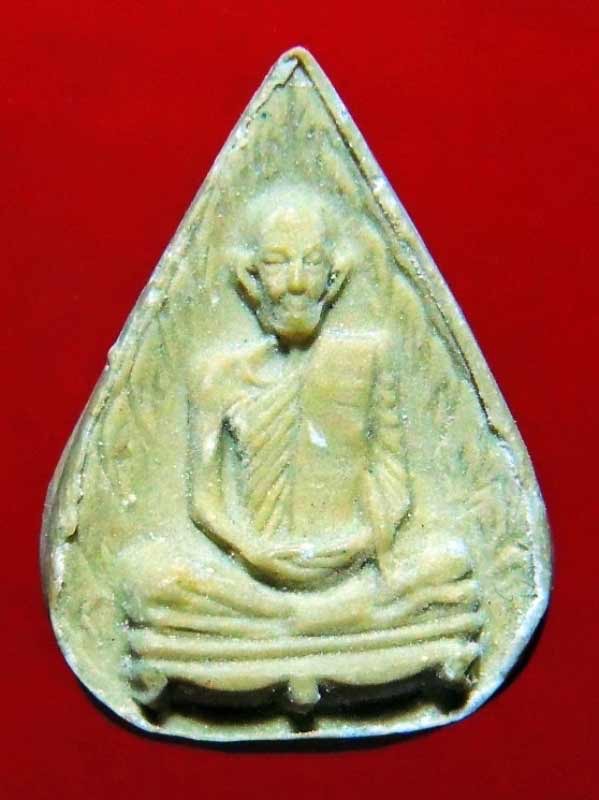 พระผงพิมพ์รูปเหมือนใบโพธิ์ หลวงปู่โต๊ะ วัดประดู่ฉิมพลี เนื้อเกสรนิยม สภาพสวย 