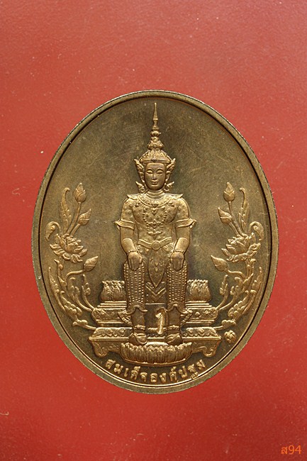 พระพุทธเจ้าถือดอกบัว หลังสมเด็จองค์ปฐม ไม่ทราบที่