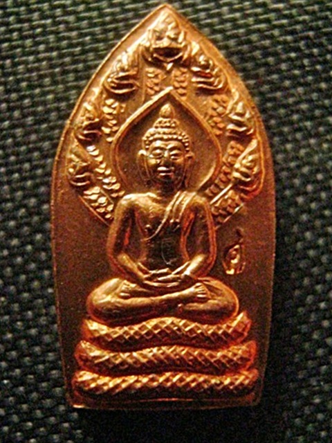ปรกใบมะขาม หลังยันต์ รุ่นแรก หลวงปู่ศรี มหาวีโร วัดป่ากุง ร้อยเอ็ด ปี2552 ทองแดง