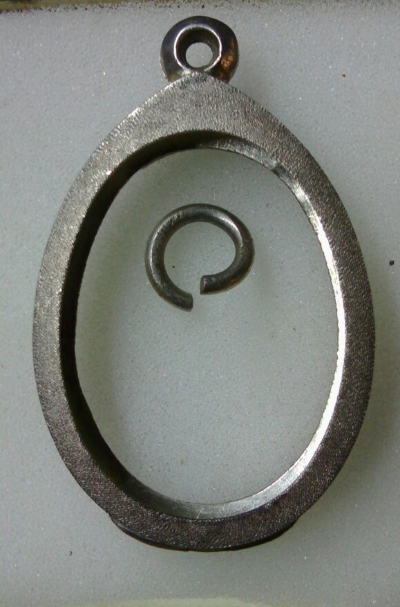 ตลับเงิน แกะมือ หนา ทรงไข่ เคาะเดียว 650 บาท