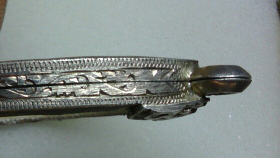 ตลับเงิน แกะมือ หนา ทรงไข่ เคาะเดียว 650 บาท