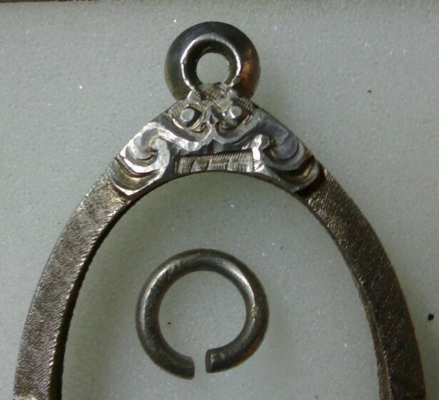 ตลับเงิน แกะมือ หนา ทรงไข่ เคาะเดียว 650 บาท